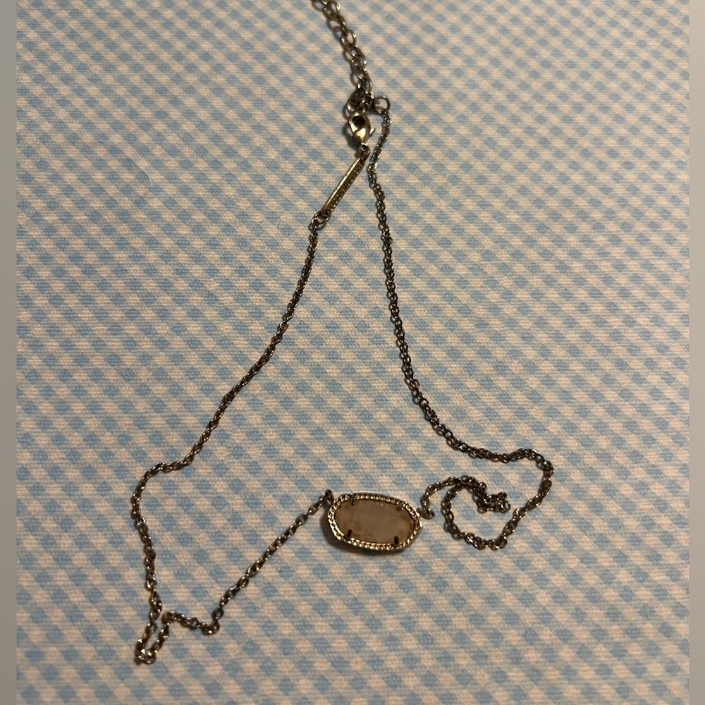 Kendra Scott necklace